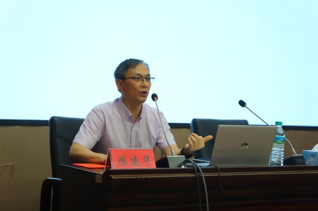 广西大学博士生导师陈建华教授来校做学术报告